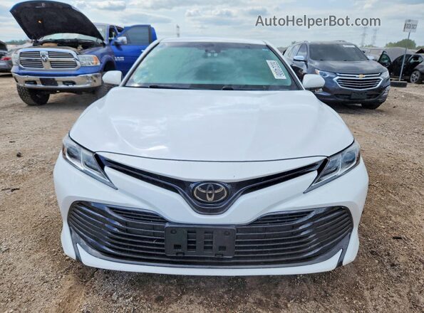 4T1B11HK5JU076384 2018 TOYOTA CAMRY White Widok z przodu