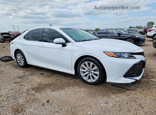 4T1B11HK5JU076384 2018 TOYOTA CAMRY White Przód prawy
