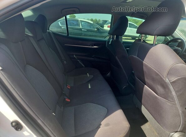 4T1B11HK5JU076384 2018 TOYOTA CAMRY White Widok tylnych siedzeń