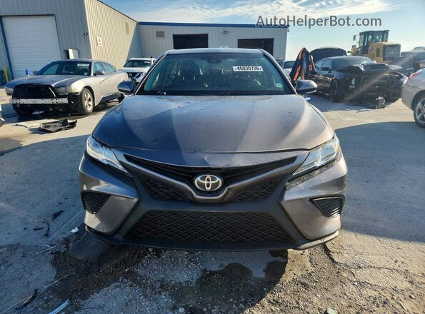 4T1B11HK5JU079804 2018 TOYOTA CAMRY Gray Դիմացի տեսք