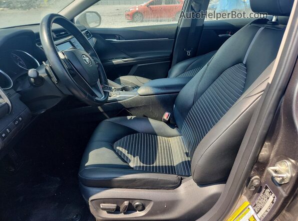 4T1B11HK5JU079804 2018 TOYOTA CAMRY Gray Սալոնի դիմացի տեսք