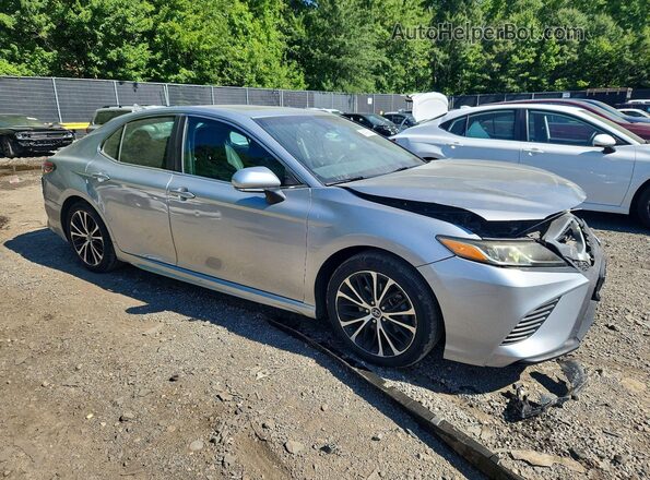 4T1B11HK5JU670831 2018 TOYOTA CAMRY Silver Przód prawy