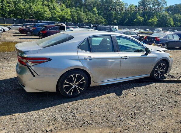 4T1B11HK5JU670831 2018 TOYOTA CAMRY Silver Tył prawy