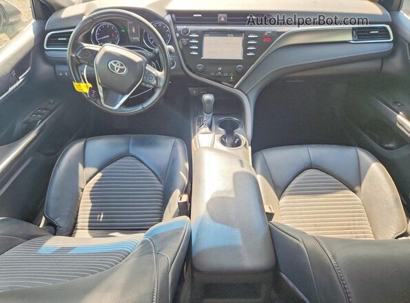 4T1B11HK5JU670831 2018 TOYOTA CAMRY Silver Widok deski rozdzielczej