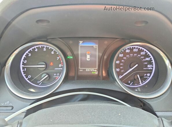 4T1B11HK5JU670831 2018 TOYOTA CAMRY Silver Widok zestawu wskaźników