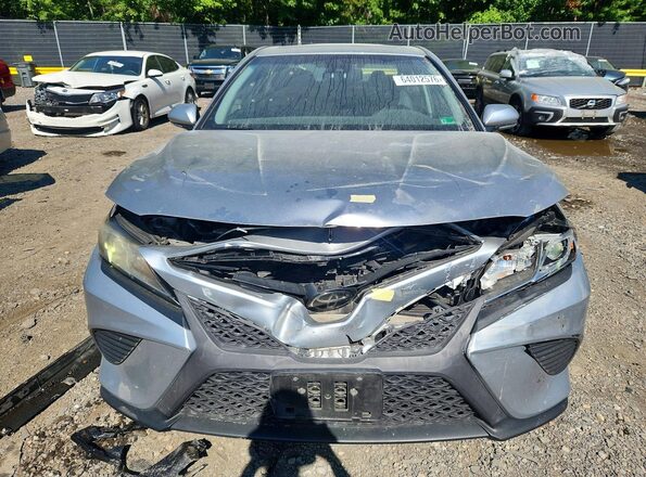 4T1B11HK5JU670831 2018 TOYOTA CAMRY Silver Widok z przodu