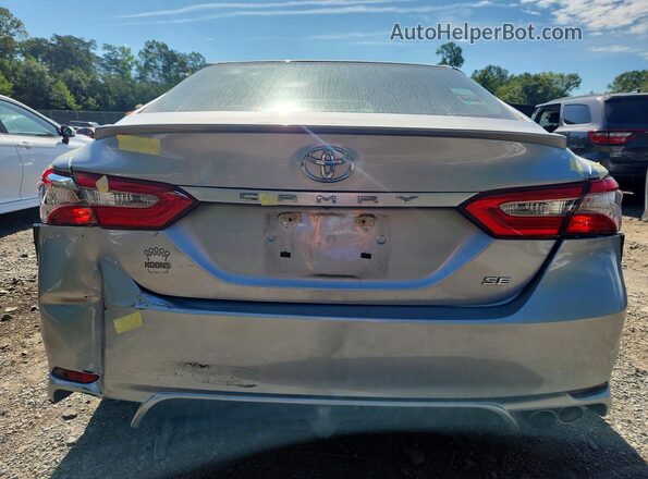 4T1B11HK5JU670831 2018 TOYOTA CAMRY Silver Widok z tyłu
