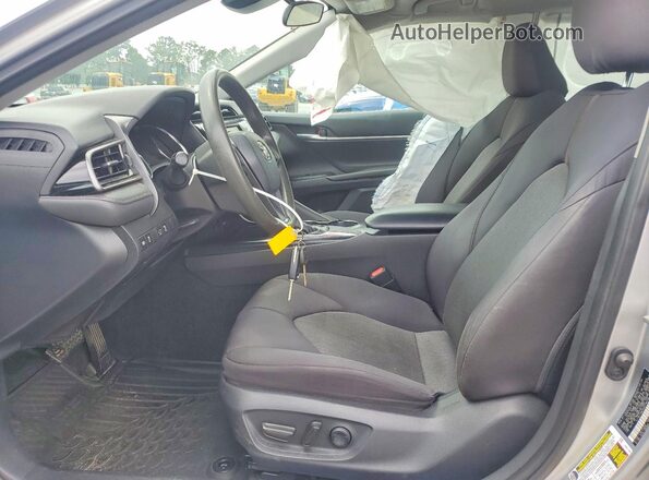 4T1B11HK5KU778416 2019 TOYOTA CAMRY Silver Սալոնի դիմացի տեսք