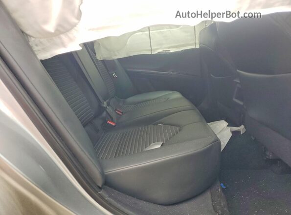 4T1B11HK5KU795667 2019 TOYOTA CAMRY Silver Widok tylnych siedzeń