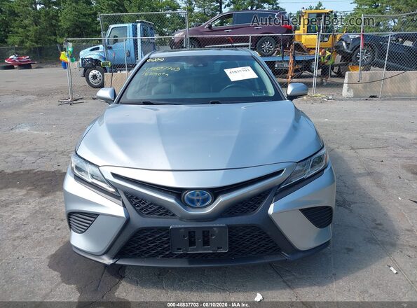 4T1B21HK6JU005479 2018 TOYOTA CAMRY HYBRID Silver Front view