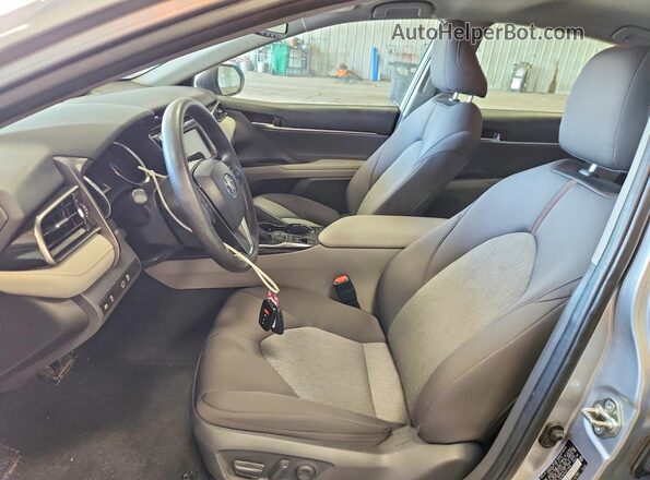 4T1B31HK7KU511689 2019 TOYOTA CAMRY Серебряный Вид салона спереди