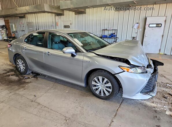 4T1B31HK7KU511689 2019 TOYOTA CAMRY Серебряный Передняя правая четверть
