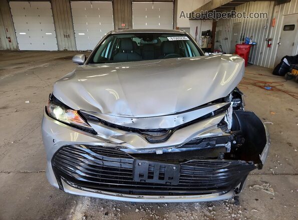 4T1B31HK7KU511689 2019 TOYOTA CAMRY Серебряный Вид спереди