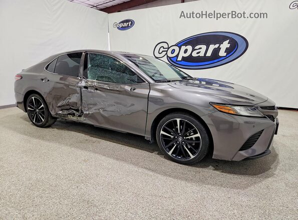 4T1B61HK2JU076909 2018 TOYOTA CAMRY Gray Przód prawy