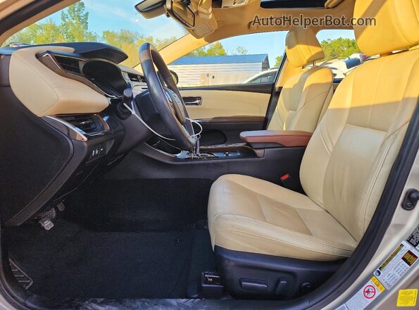 4T1BD1EB0JU063375 2018 TOYOTA AVALON Gold Front interior view
