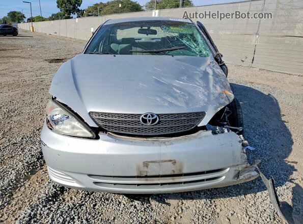 4T1BE32KX3U690911 2017 TOYOTA CAMRY Silver Widok z przodu