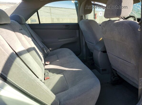 4T1BE32KX3U690911 2017 TOYOTA CAMRY Silver Widok tylnych siedzeń