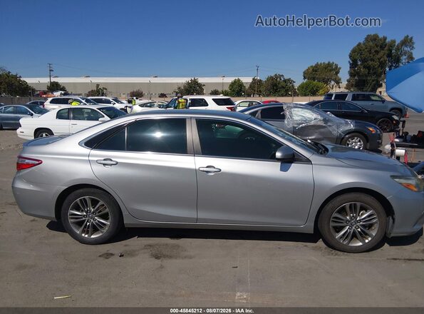 4T1BF1FK0GU138805 2016 TOYOTA CAMRY Silver Вид задньої частини салону