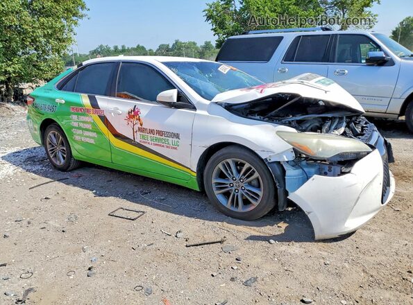 4T1BF1FK0GU160559 2016 TOYOTA CAMRY White Front right