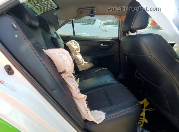 4T1BF1FK0GU160559 2016 TOYOTA CAMRY White Rear seats view