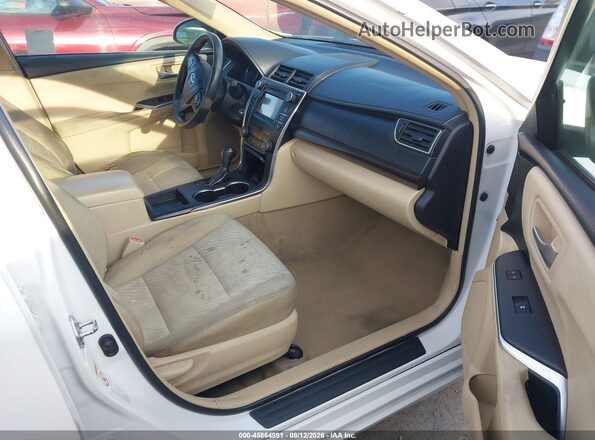 4T1BF1FK0GU555275 2016 TOYOTA CAMRY White Widok wnętrza z przodu