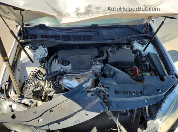 4T1BF1FK0HU330940 2017 TOYOTA CAMRY White Rear interior view