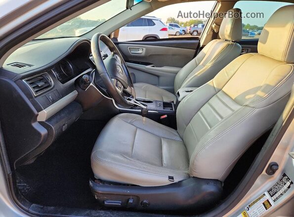 4T1BF1FK0HU337208 2017 TOYOTA CAMRY Silver Vista interior delantera