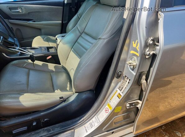 4T1BF1FK0HU337208 2017 TOYOTA CAMRY Silver Vista del compartimento del motor