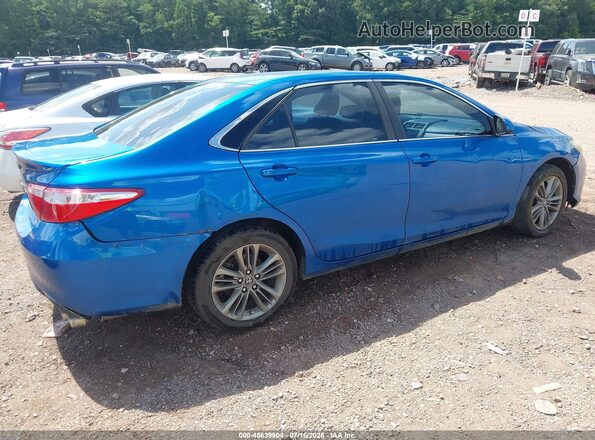 4T1BF1FK0HU668967 2017 TOYOTA CAMRY Blue Widok wnętrza z tyłu