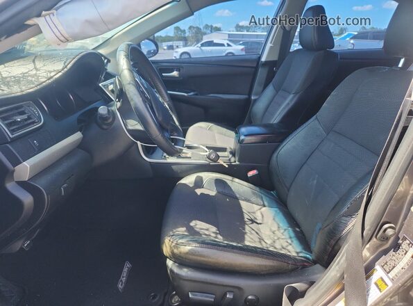 4T1BF1FK0HU769507 2017 TOYOTA CAMRY Серый Вид салона спереди