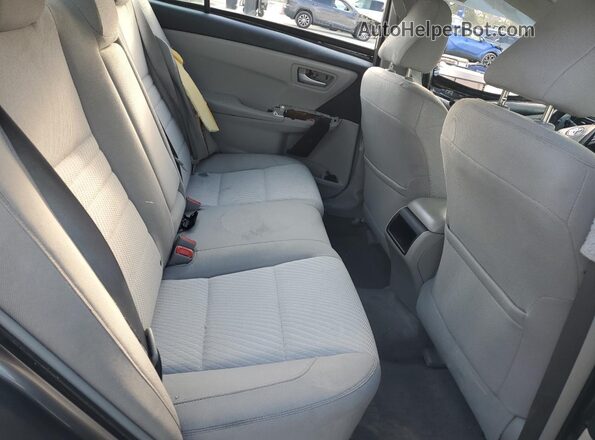 4T1BF1FK0HU805938 2017 TOYOTA CAMRY Gray უკანა სავარძლების ხედი