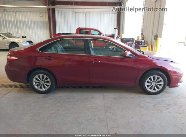 4T1BF1FK1GU539330 2016 TOYOTA CAMRY Red Rear interior view