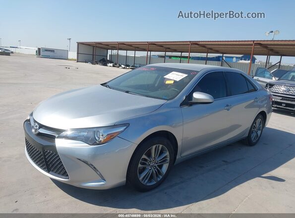 4T1BF1FK1HU318604 2017 TOYOTA CAMRY Silver Przód lewy