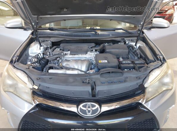 4T1BF1FK1HU619549 2017 TOYOTA CAMRY Серебряный Вид сзади