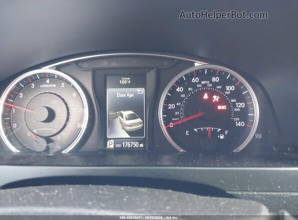 4T1BF1FK1HU664765 2017 TOYOTA CAMRY Red Vista de los asientos traseros