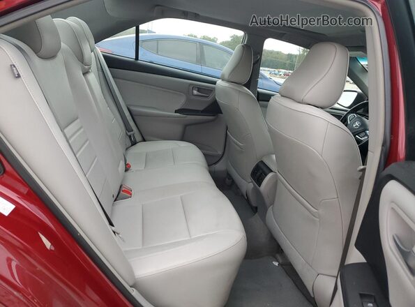 4T1BF1FK1HU701359 2017 TOYOTA CAMRY Burgundy უკანა სავარძლების ხედი