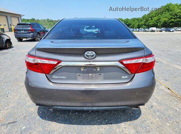 4T1BF1FK1HU805088 2017 TOYOTA CAMRY Gray Вид ззаду