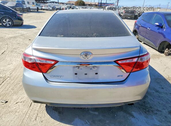 4T1BF1FK2GU134660 2016 TOYOTA CAMRY Silver Հետևի տեսք
