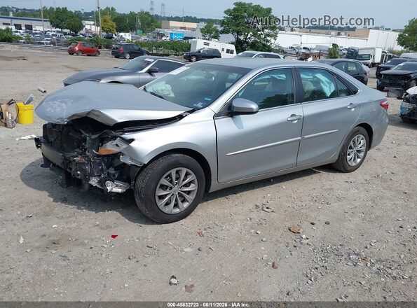 4T1BF1FK2GU164645 2016 TOYOTA CAMRY Silver წინა მარცხენა ხედი სამი მეოთხედიდან