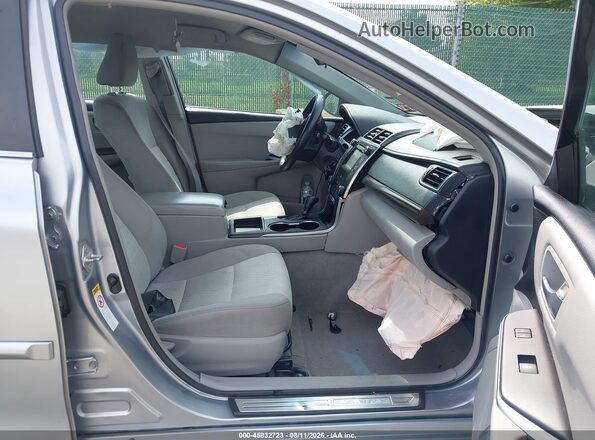 4T1BF1FK2GU164645 2016 TOYOTA CAMRY Silver წინა სალონის ხედი