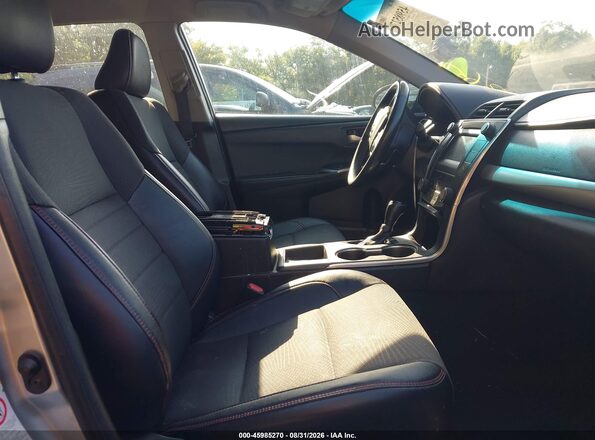 4T1BF1FK2GU208160 2016 TOYOTA CAMRY Silver Front interior view