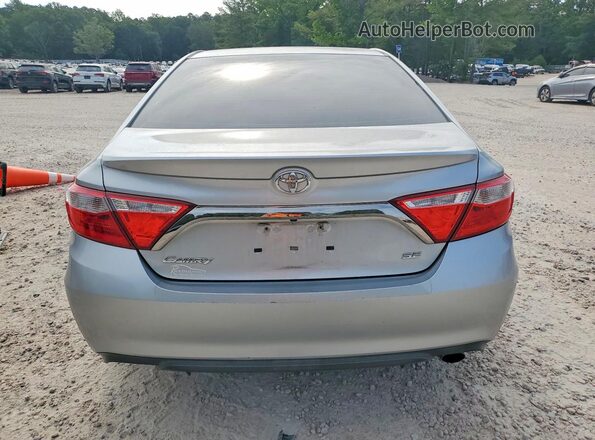 4T1BF1FK2GU515747 2016 TOYOTA CAMRY Silver Widok z tyłu