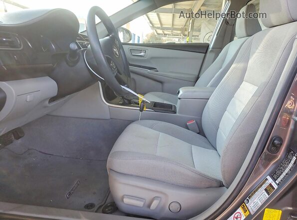 4T1BF1FK2GU590870 2016 TOYOTA CAMRY Серый Вид салона спереди