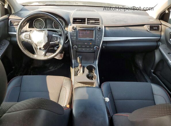 4T1BF1FK2GU611281 2016 TOYOTA CAMRY Серебряный Вид панели приборов