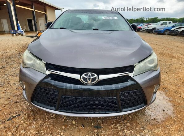 4T1BF1FK2HU327554 2017 TOYOTA CAMRY Silver Вид спереду
