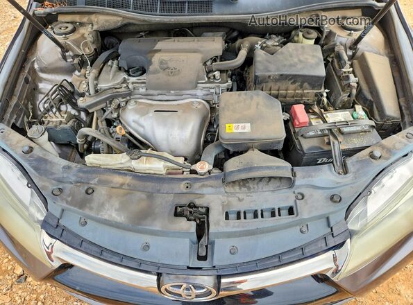 4T1BF1FK2HU327554 2017 TOYOTA CAMRY Silver Вид задньої частини салону