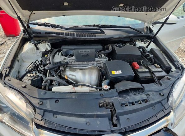 4T1BF1FK2HU359971 2017 TOYOTA CAMRY White Widok wnętrza z tyłu
