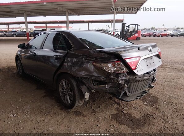 4T1BF1FK2HU438976 2017 TOYOTA CAMRY Gray Tył lewy