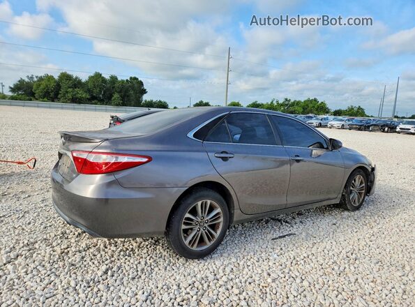4T1BF1FK2HU632066 2017 TOYOTA CAMRY Серый Задняя правая четверть