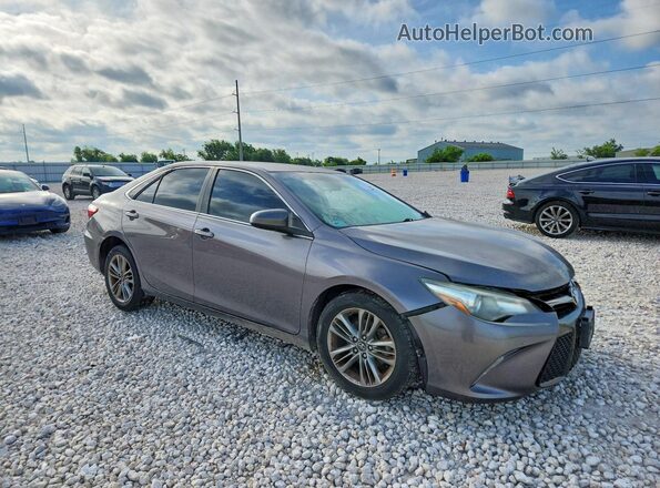 4T1BF1FK2HU632066 2017 TOYOTA CAMRY Серый Передняя правая четверть